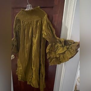 NEW Never worn Olive Clay Dress shirt (one Size)